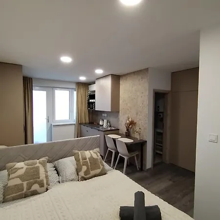 Studiovy Pri Parku Solcany