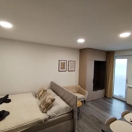 Studiovy Pri Parku * Solcany