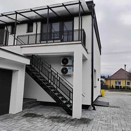 Studiovy Pri Parku Apartment *